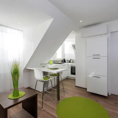 N Serviced Apartmán *